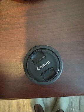 Canon EF-S 24mm lens 1:2.8 STM